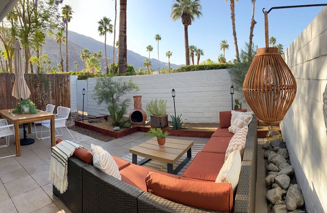 Updated with Private Patio! 3 mins to Downtown Palm Springs