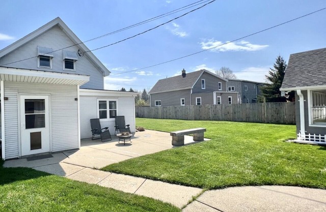 UPGRADED 4BR Home in Milwaukee - Near airport and downtown