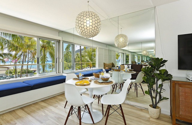 Upgraded Beachfront Studio am ruhigen Strand von Waikiki mit Schwimmen / Surfen!