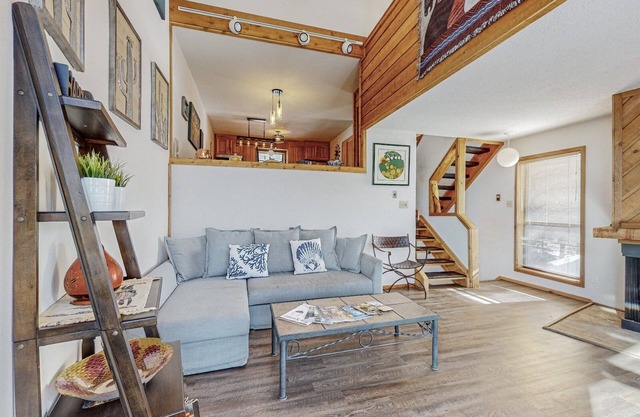 Upgraded condo conveniently located near chair lift, restaurants & equip rentals