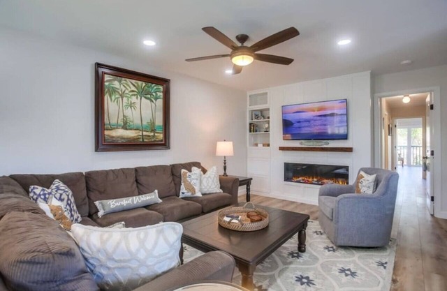 Upgraded Condo steps to the beach