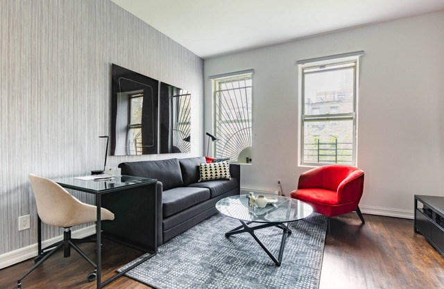 Upper East Side Two Bedroom near Subway Lines