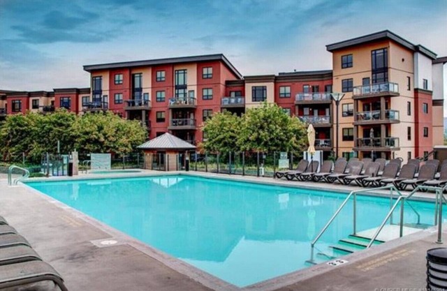 Upper Floor w/ Courtyard View #550