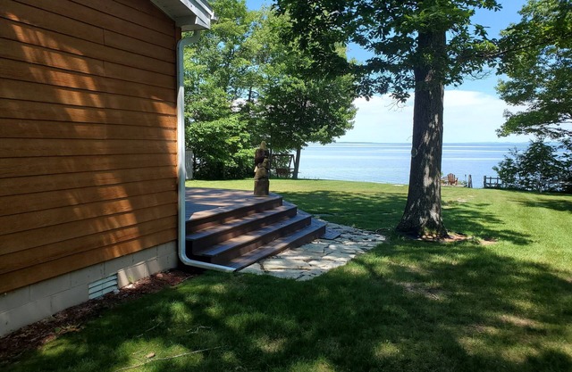 Upper Peninsula Lakefront Living!