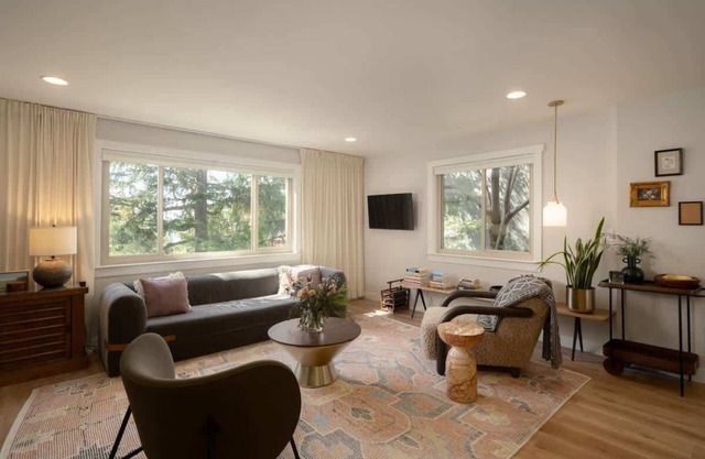 Upper Rockridge Luxury Mid-Century Escape