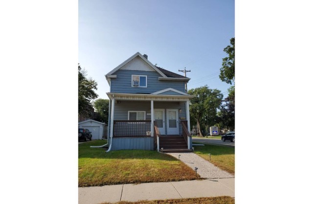 Upper Unit-Hawthorne Area-15 min walk 2 dwtn Fargo