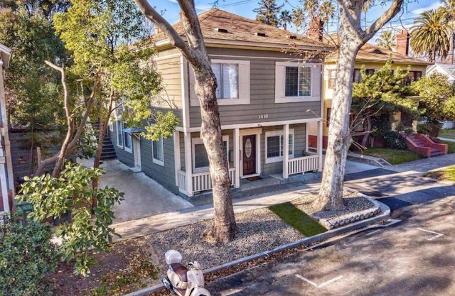 Upscale 1890s Historic Apartment