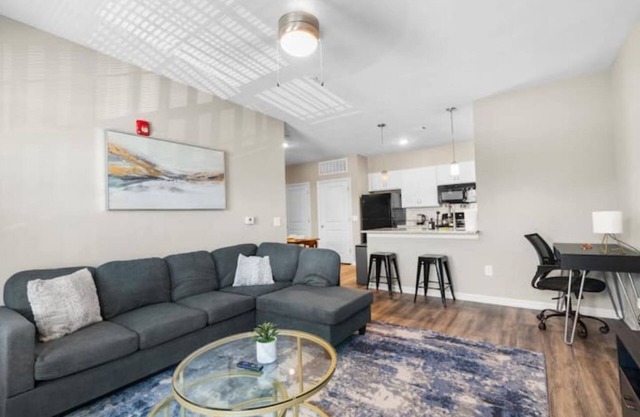 Upscale 1BR/1BA: Resort Vibes, City Edge, Bliss