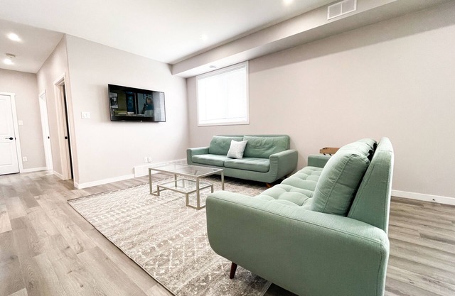 Upscale 2 Bedroom Downtown Apartment