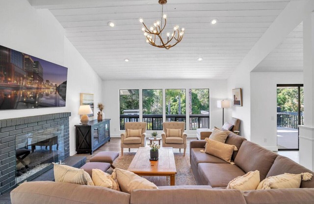 Upscale 4BR Retreat near Monserate Winery Pool Spa