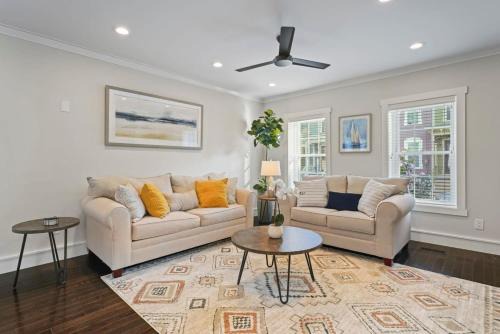 Upscale Azure by Saratoga Stays