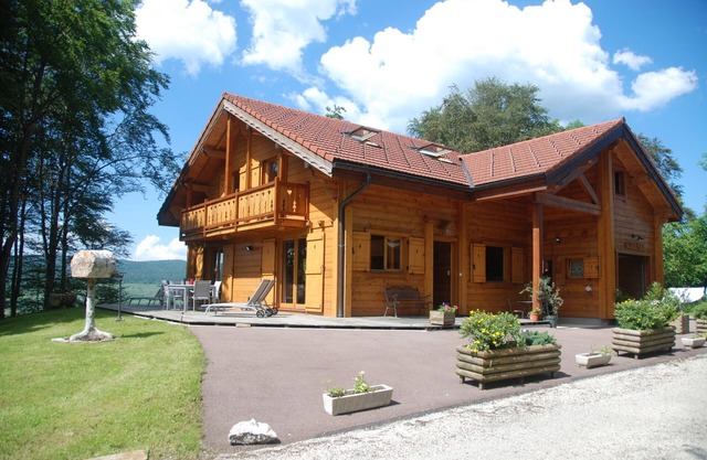 Gehobenes CHALET im Herzen des Naturparks Haut Jura: Entspannung garantiert