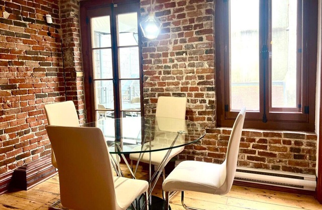Upscale condo in Saint-Jean-Baptiste