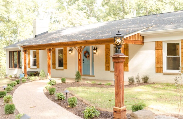 Upscale Country Cottage on 22 acres and a Pond