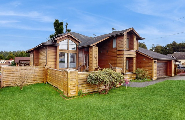 Gehobenes Haus in der Nähe des Ozeans mit Whirlpool, Spielzimmer und Gasgrill!