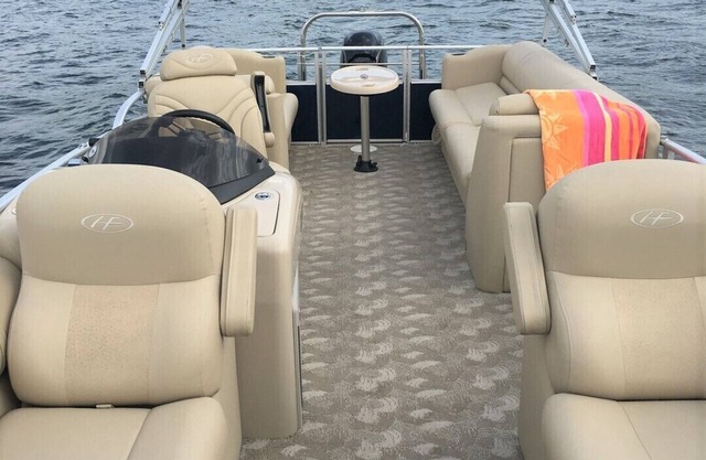 Upscale, auf privaten Straßen- Familienurlaub, Besuche in Geneseo / RIT / Weingütern