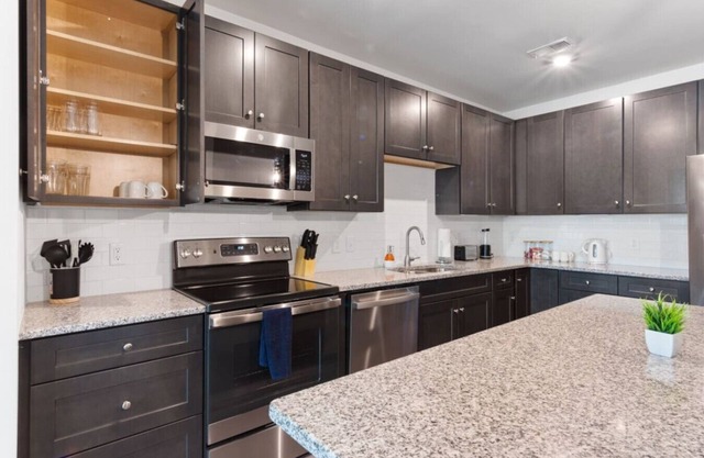 Upscale King 3 Bed Suite—in North Raleigh!