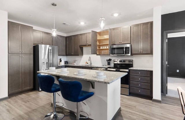 Upscale King 5 Bed Suite—in North Raleigh!