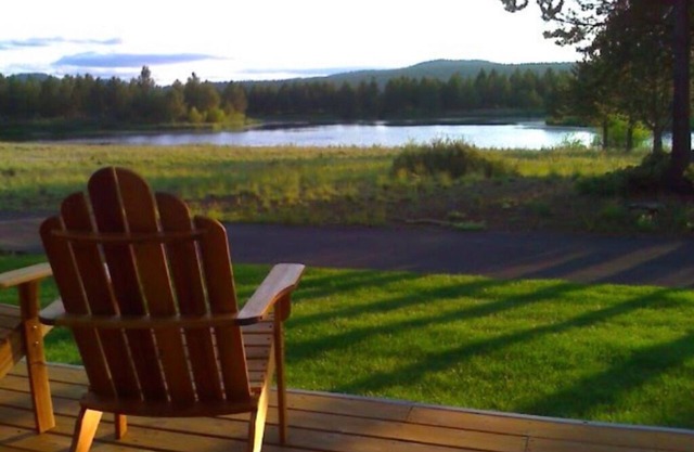 Gehobene 2 BR 2 BA Lakefront Condo, Klimaanlage und Gas Kamin