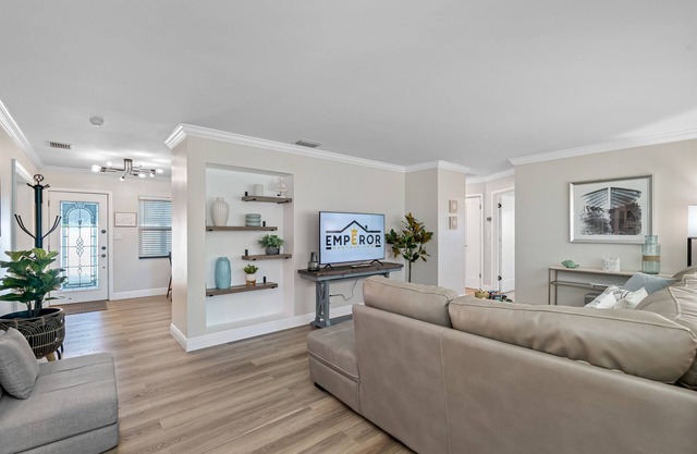 Upscale Luxury Property in Fantastic Location