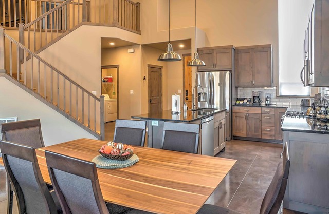 Upscale Moab Home w/ Red Rock Views & Hot Tub