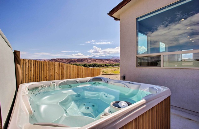Upscale Moab Townhome w/ Hot Tub: 20 Min to Arches