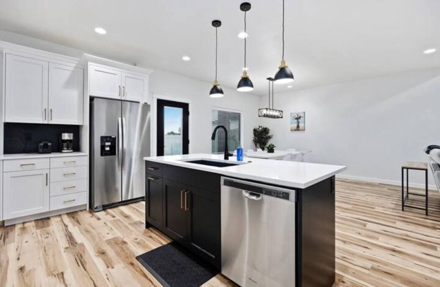 Upscale Modern Home | St. Lukes | Garage Parking