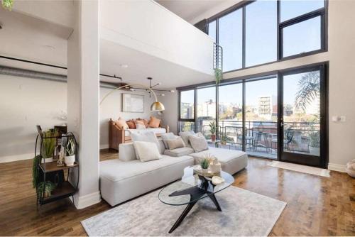 Upscale Modern Spacious Loft in Little Italy