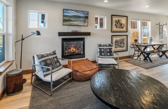 Designer Waterfront Bungalow in Dover | Pet-Friendly | Luxury for 9