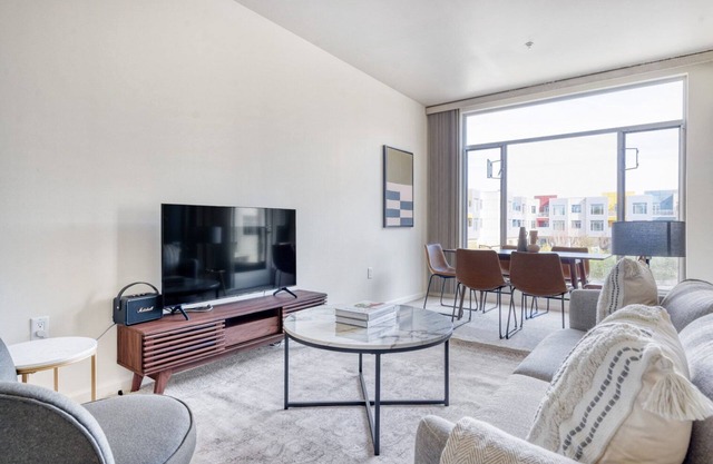 Upscale Palo Alto 2BR w/ W/D, Pool & Spa, near 280 & 101, by Blueground