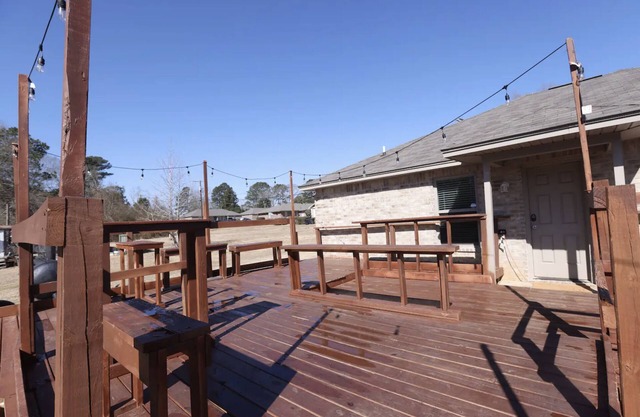 Upscale Peaceful Fun House w/ Deck- 2 Min walk to Grambling Campus