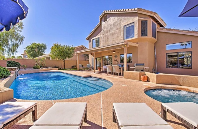 Upscale Phoenix Abode Walk to South Mountain Park