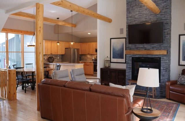 Upscale, Private Mountain Duplex nestled against the forest and nature trails!