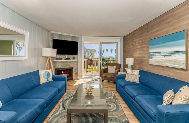 Upscale renovated condo-Ocean view and steps to the beach! -C112 North Coast Village