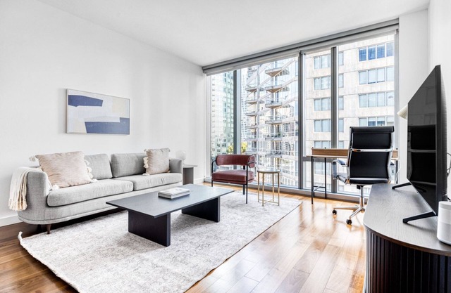 Upscale Rincon Hill 1BR w/ Pool & Theater, close to shops, by Blueground