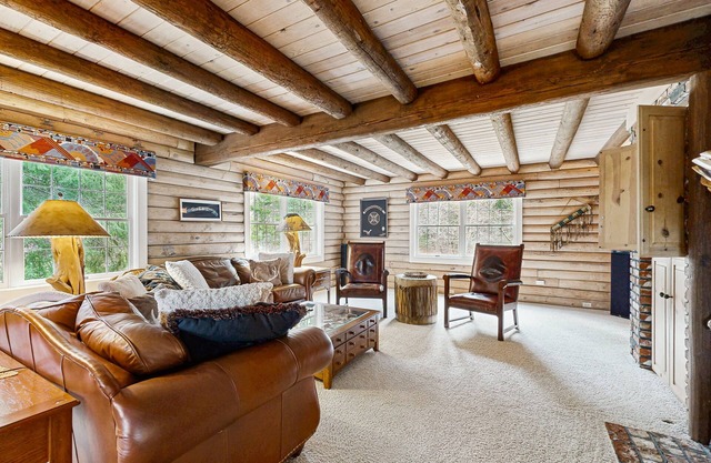 Upscale am Fluss Hütte w / Whirlpool, firepits & Spielzimmer - in der Nähe Mt. Adams!