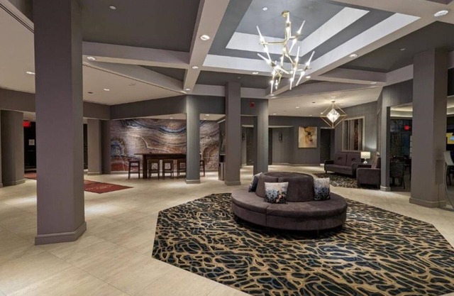 Upscale Room Near Edison Convention Center