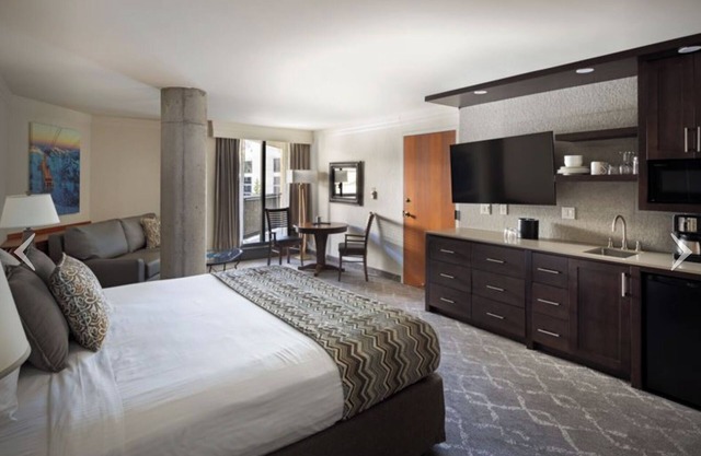 Upscale Snowbird Ski-In/Ski-Out Condo at the Cliff Club - sleeps 10