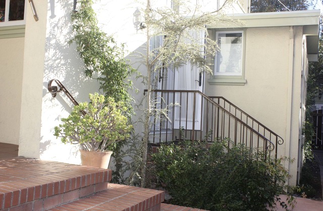 Gehobenes Studio im exklusiven Stadtteil Claremont in Berkeley