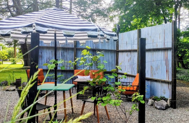 Upscale Studio Retreat Minutes from Amherst, UMass, and Amherst College.