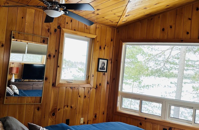 Upscale, unique, clean, spectacular lakefront cottage with SAUNA!!