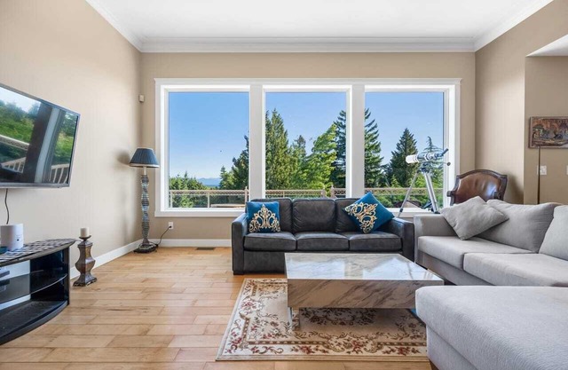 Upstairs Suite in Nanaimo Spacious 2-Bed Hideaway