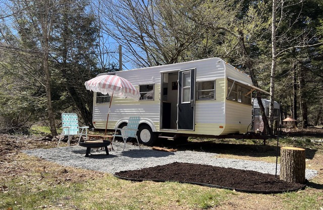 Upstate Catskills Beautiful 1978 Vintage Camper "Shirley"
