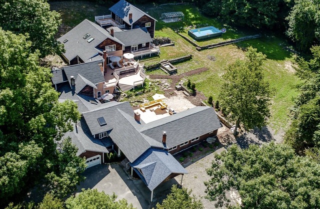 Upstate Historical Artist Villa w/ firepit, pool and close to Candlewood Lake CT