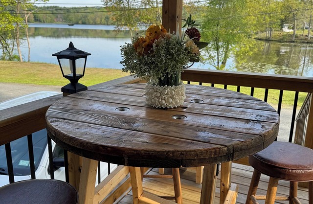 Upstate Lake house Retreat-king bed, fire pit, fireplace,kayak, boat cruise