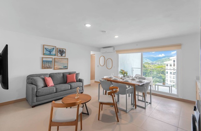 Upstay Modern High Rise Condo—5 min to Jaco Beach
