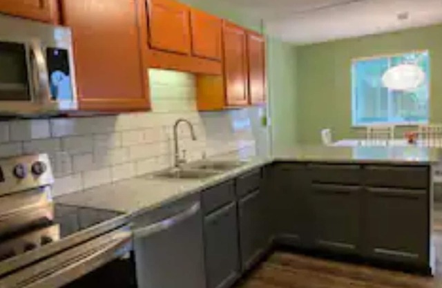 Uptown 6-Bdrm House, 2 Kitchens, Brand New Remodel