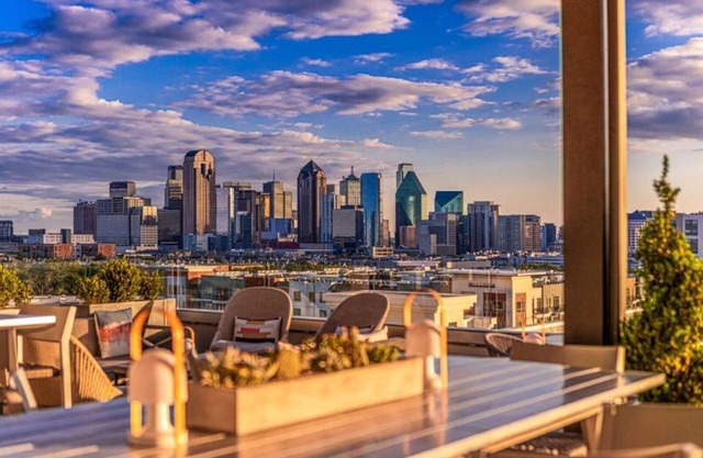 Uptown Dallas stay with a rooftop lounge