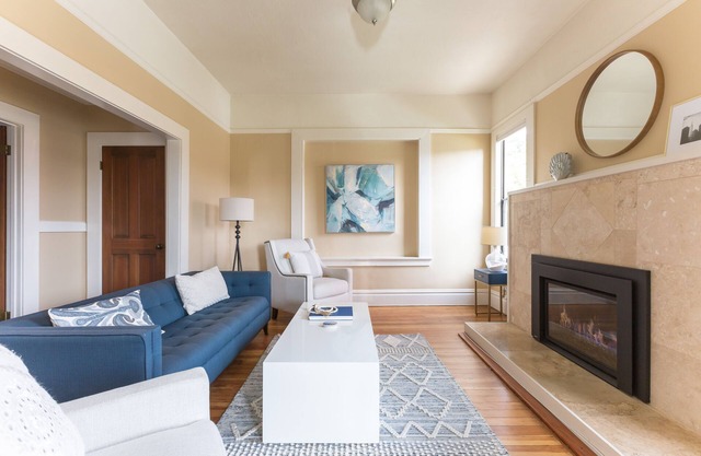 Uptown in der Innenstadt von Mill Valley! Das einzige 3bd / 2ba im Herzen der Stadt!