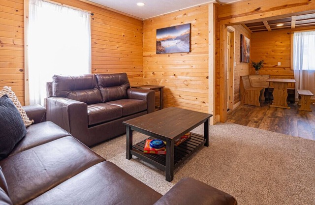 Urban Cabin | 4BR w/ Huge Yard